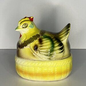 Vintage Chicken/ Hen nesting on Eggs Salt and Pepper Shakers